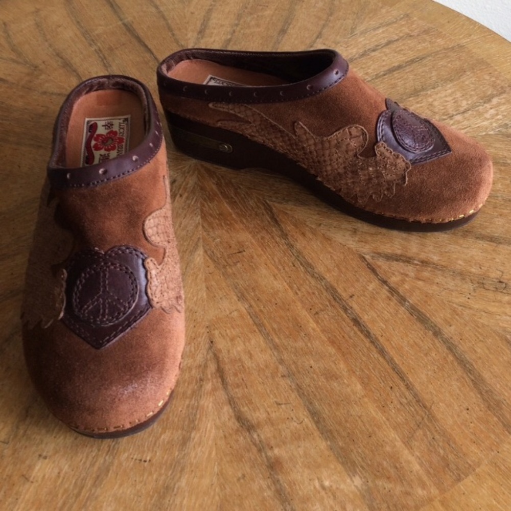 Lucky Brand Fable Suede Peace Clogs